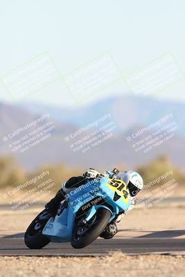 media/Dec-07-2025-CVMA (Sun) [[3e7d2de5dc]]/Race 17-Amateur Formula Middleweight/